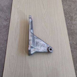 Кронштейн опоры двс на Мерседес-A1132233104