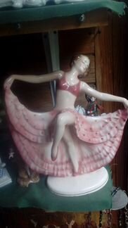 Фарфоровую статуэтку-Танцовщица,1920е гг Германия