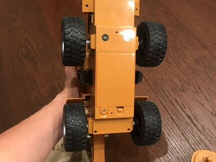 Экскаватор на пульте управления