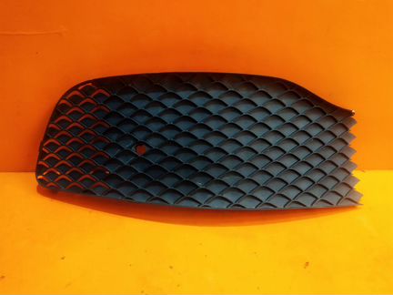 Решетка бампера передняя правая Mercedes V-Class