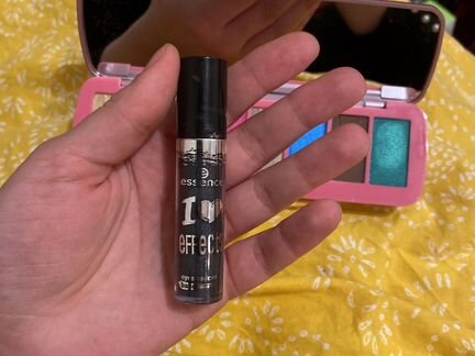 Палетка теней Make Up Revolution