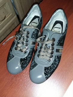 Женские кроссовки guess
