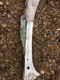 Рено Сандеро стойка лобового стекла правая