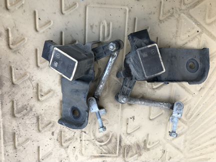 Датчик наклона кузова Мерседес А0105427717