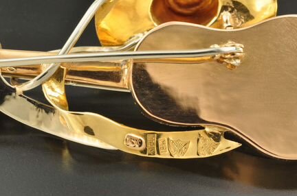 Эксклюзивная брошь Гитара золото 750 пробы