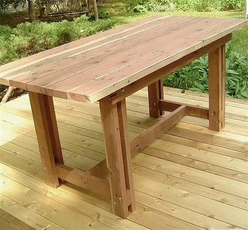 Стол из натурального дерева