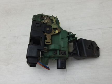 Замок двери задний левый Vw Passat B5 AWM 2002