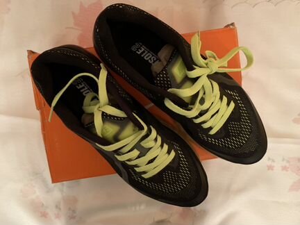 Кроссовки Nike оригинальные-новые р.42,5 43