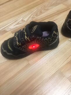 Кроссовки динозавры мигающие