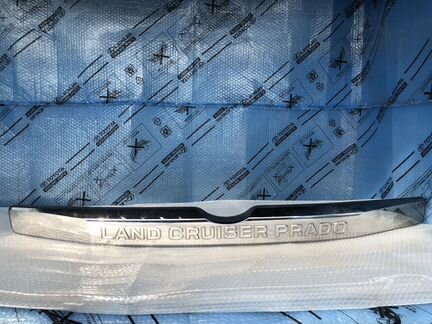 Молдинг крышки багажника Toyota Land Cruiser Prado