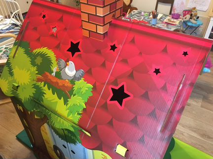 Картонный домик