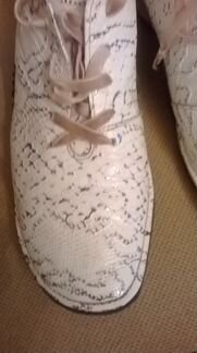 Ботинки белые. Кожа