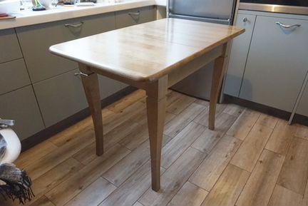 Стол кухонный