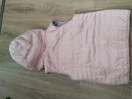 Жилет двухсторонний девочке 140 демисезонный