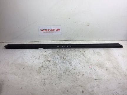 Уплотнитель стекла задний правый Volkswagen Tiguan