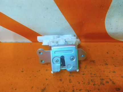 Замок двери багажника Mitsubishi Pajero Sport 3