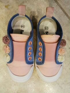 Кеды с помпонами