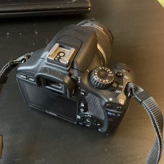 Зеркальный фотоаппарат Canon 550D