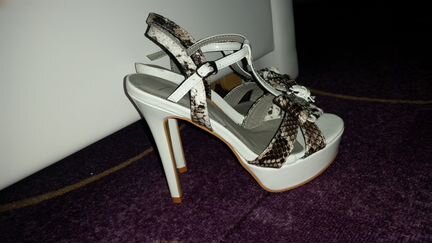 Босоножки Лак-рептилия