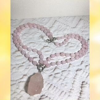 Колье из розового кварца