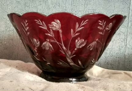 Конфетница из рубинового стекла