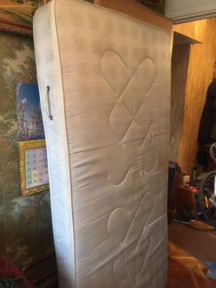 Кровать односпальная с матрасом