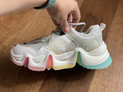 Женские кроссовки новые бомбические 36 р