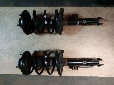 Передний амортизатор левый Mitsubishi Outlander XL