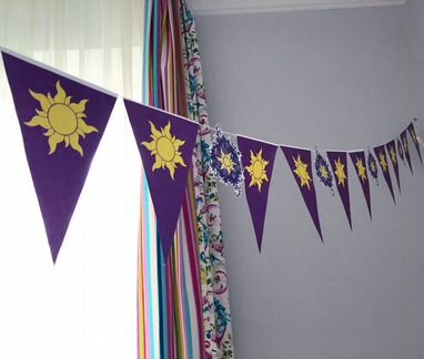 Растяжка флажки Рапунцель бумажная