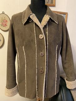 Легкая куртка на искусственном меху