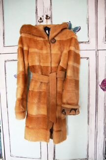 Шуба с капюшоном из нутрии, длина по спинке 90 см