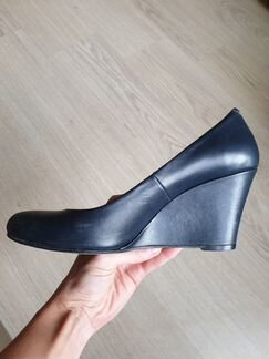 Туфли на танкетке