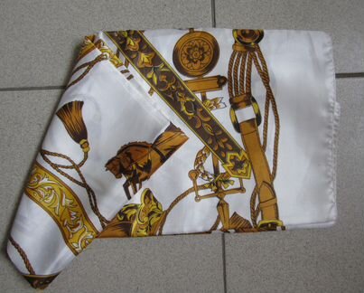 Платок на голову большой белый с шлемом и уздечкой