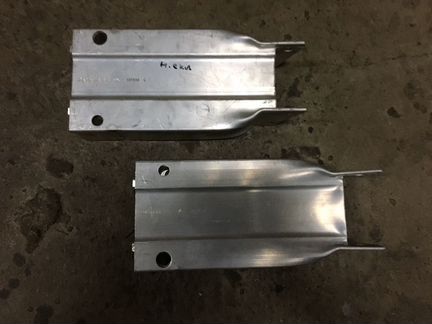 Демпфер кронштейн усилителя Mercedes C 204