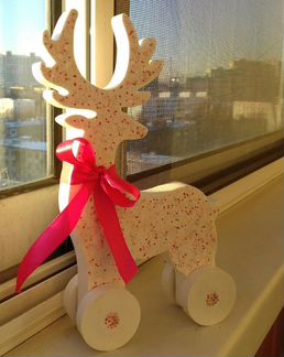 Интерьерный олень на колесиках