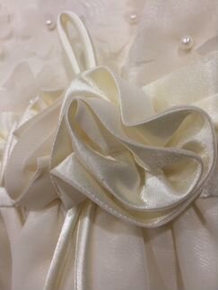 Платье нарядное, нежно-бежевое, р. 128