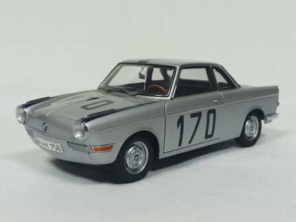 Bmw 700 Autoart 1:18