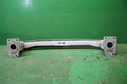 Усилитель бампера передний Land Rover Discovery