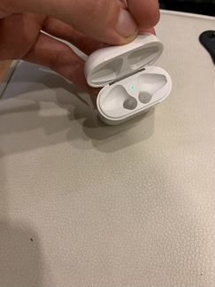 Кейс для зарядки Apple AirPods