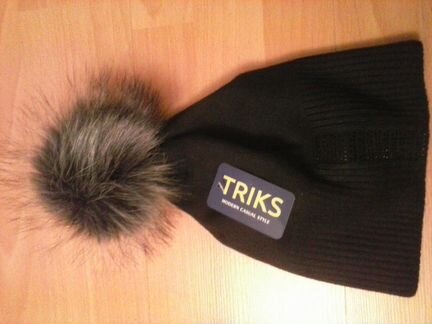 Шапка спортивная новая с помпоном triks Черный цве