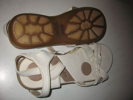 Белые босоножки