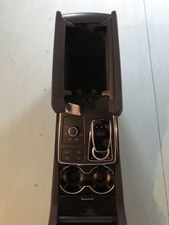 Центральный подлокотник на Mercedes-Benz GLS-Класс