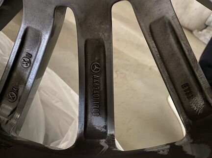 Диски AMG 20R радиус оригинальные с шинами Pirelli