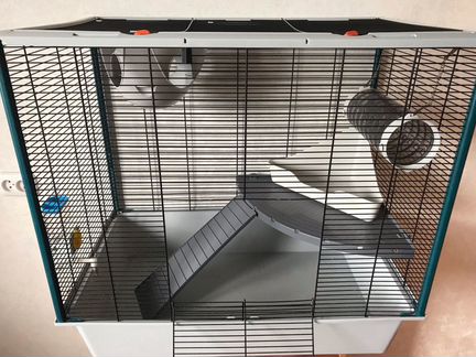 Клетка огромная