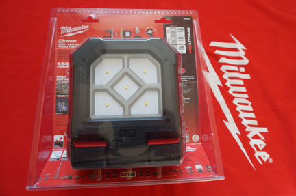 Строительный фонарь milwaukee 2365-20 m18