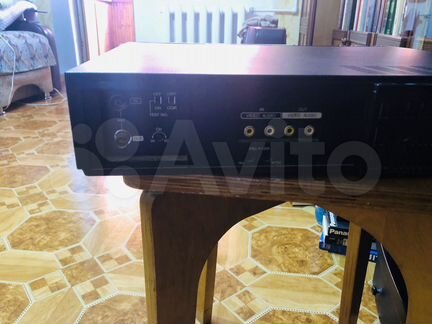 Кассетный видеомагнитофон фирмы Фишер модели FVH-U