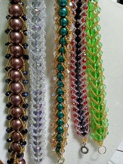 Браслет из бисера и бусин