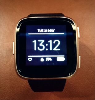 Смарт часы, фитнесс трекер FitBit Versa
