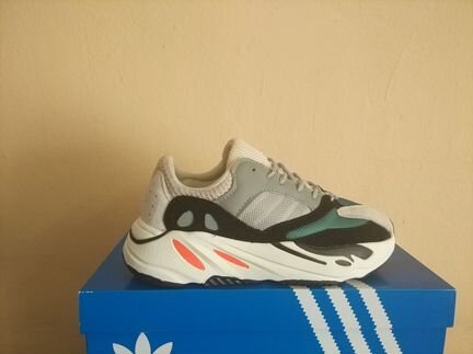 Кроссовки женские Adidas Yeezy Boost 700
