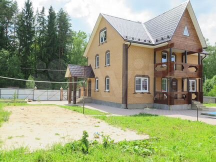 Коттедж 300 м² на участке 20 сот.